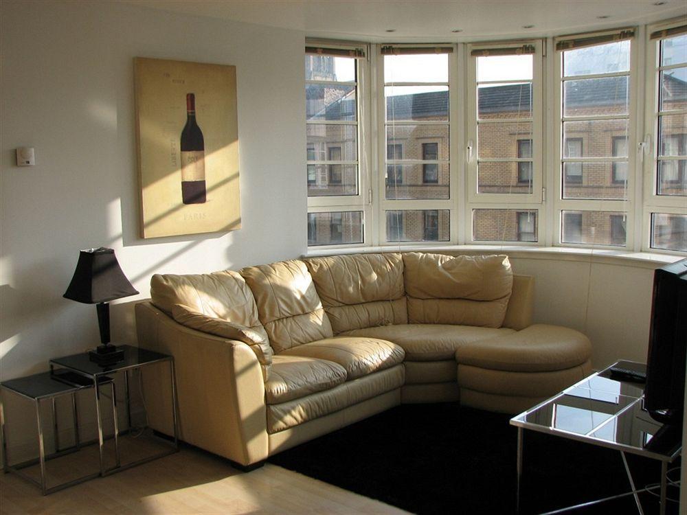 Glasgow Central Clock Tower Boutique Suites And Bistro ภายนอก รูปภาพ